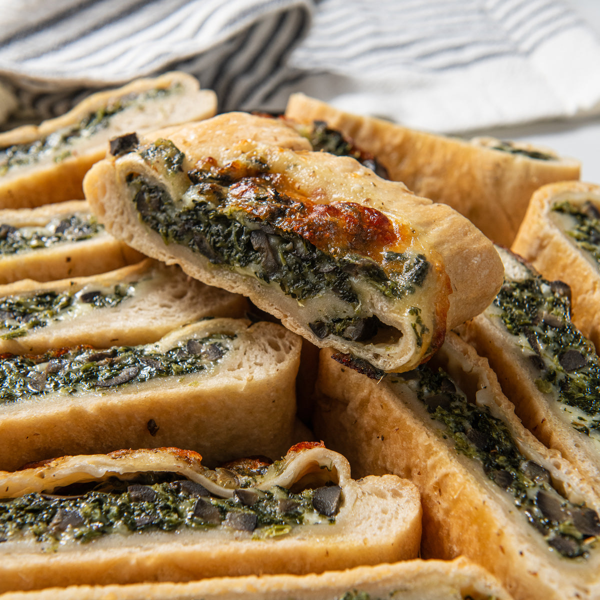 Spinach & Olive Calzone (12pc) – Venda Ravioli